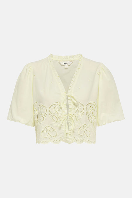 Chemise jaune à manches courtes de ONLY® avec broderie anglaise à motifs de cœurs, col en V froncé et liens à nouer sur le devant.