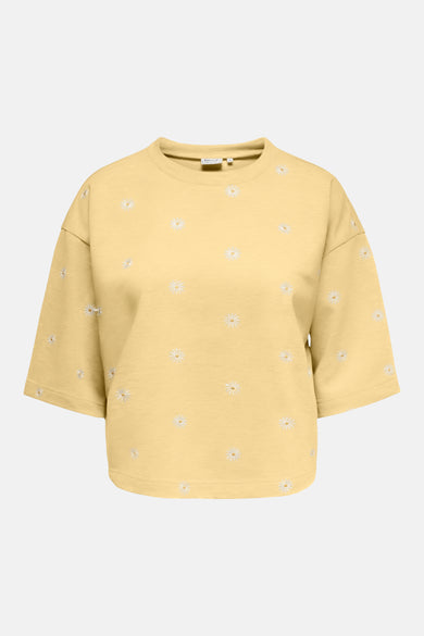 Gele rondehals sweatshirt van ONLY® met geborduurd patroon van witte madeliefjes, achterzijde.