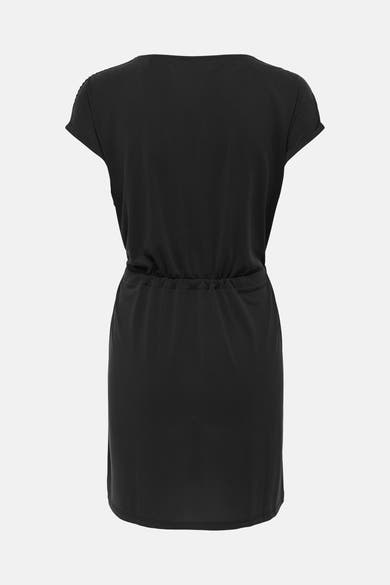 Robe noire de ONLY® vue de dos avec manches courtes et taille coulissante.