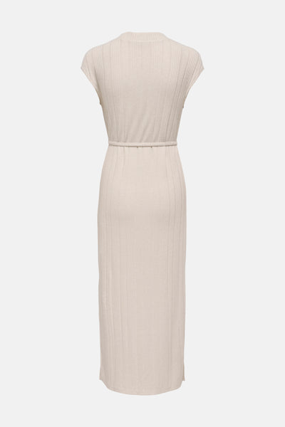 Robe beige de JDY, côtelée, à col montant, manches courtes et taille ceinturée, vue de dos.