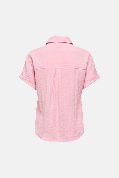 Chemise rose de ONLY®, vue de dos, à col, manches retroussées, empiècement dos et plis d'aisance, texture froissée.