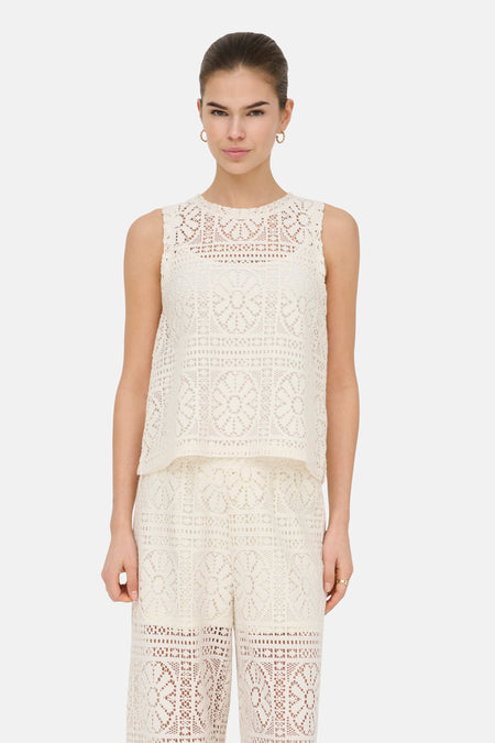 Top écru sans manches de ONLY® en dentelle au crochet avec motifs géométriques et floraux.