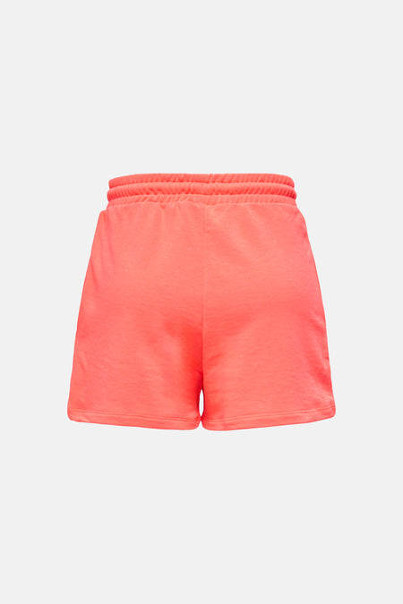 Short corail de ONLY, avec une taille élastiquée et une coupe décontractée.