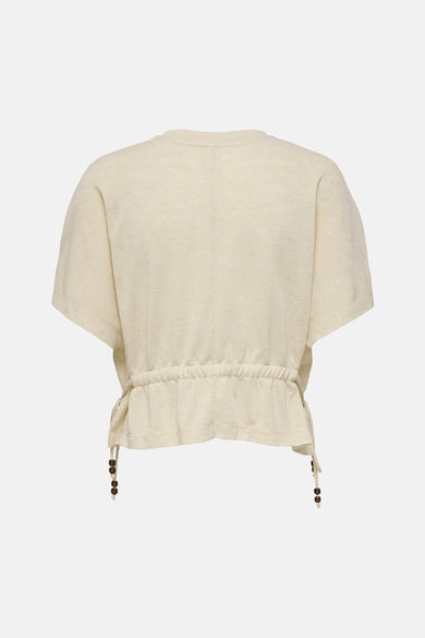 Blouse beige texturée de ONLY® avec taille à cordon et perles en bois, vue de dos.