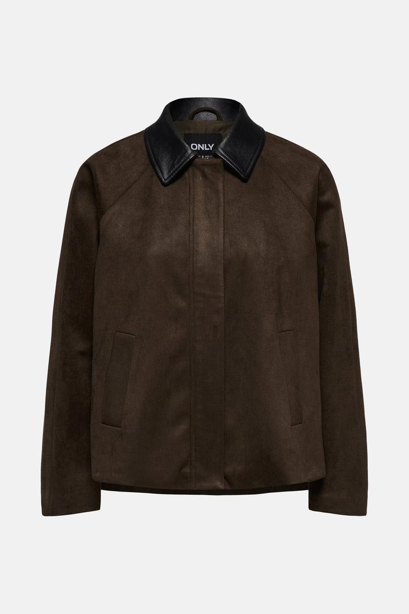 Veste courte marron en suédine de ONLY, avec un col en similicuir noir.