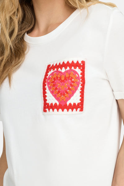 Wit T-shirt met korte mouwen van ONLY®, met een decoratief gehaakt zakje in hartvorm.