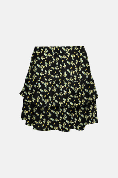Jupe courte noire de ONLY® à motif citrons jaunes et volants superposés.