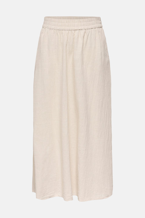 Jupe longue beige de ONLY®, avec une taille élastique et une texture plissée.