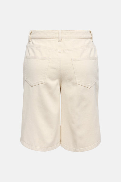 Short écru en toile de JDY, vue de dos avec poches plaquées et passants de ceinture.