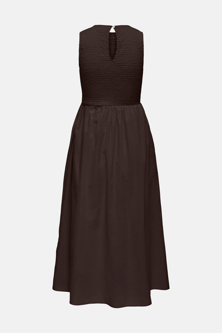 Robe marron de JDY, avec une texture ruchée sur le haut et une encolure goutte d'eau à l'arrière.