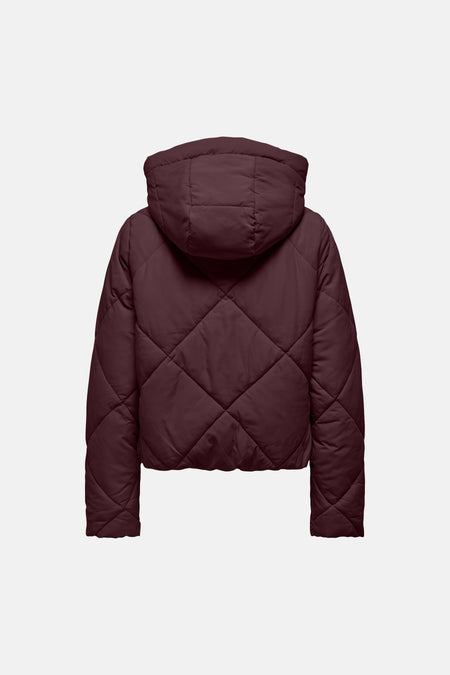 Veste courte rouge matelassée à capuche par ONLY®, vue dos, motif losange, coupe ajustée