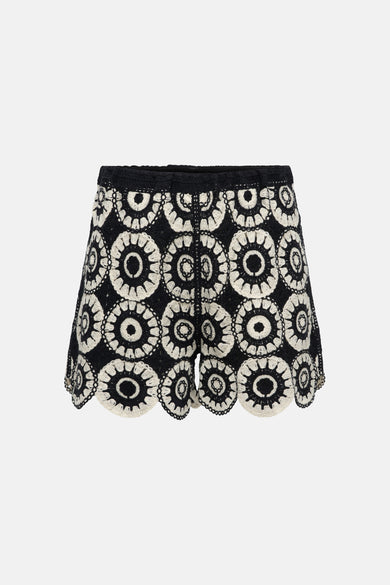 Short noir et blanc cassé en crochet de ONLY® avec motif à rosaces et bordure festonnée.