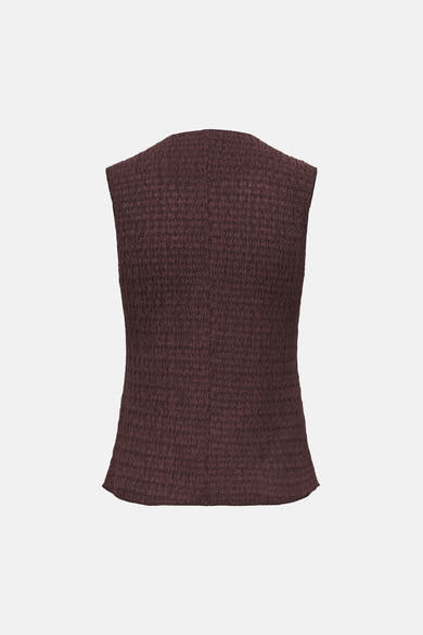 Bruin gilet van ONLY®, wafelstructuur, getailleerd mouwloos model, op een effen achtergrond.