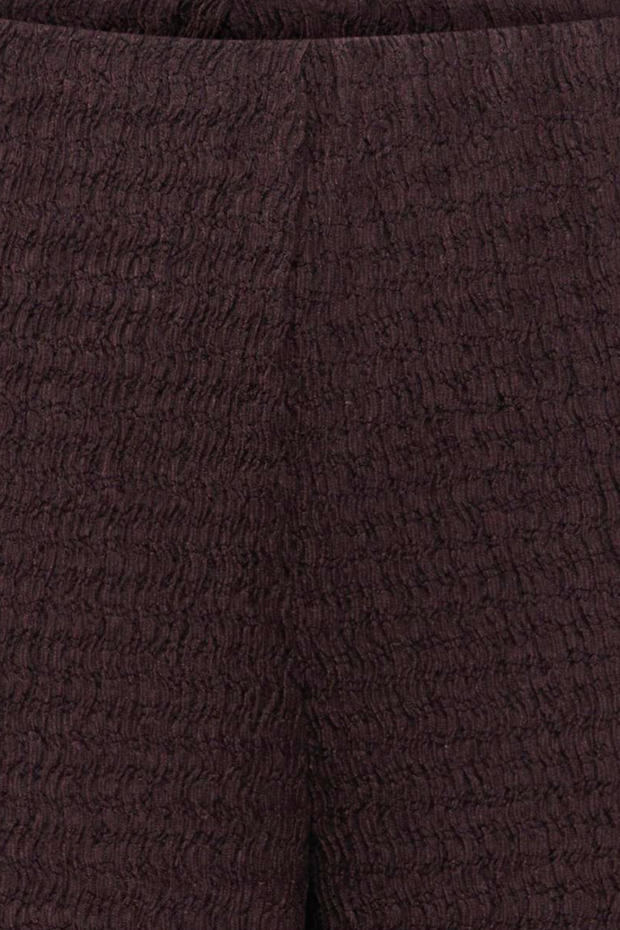 Pantalon brun froncé de ONLY, avec une texture gaufrée.