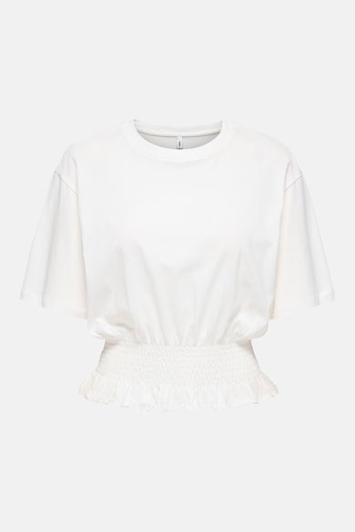 T-shirt blanc de ONLY® à col rond, manches courtes, taille smockée et ourlet volanté.
