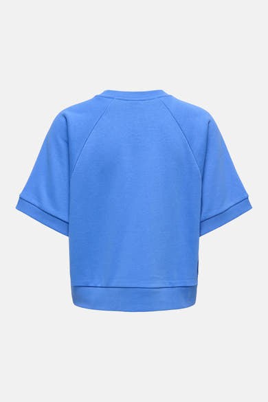 Blauwe ONLY® sweater, korte mouwen met opgerolde zomen, achterzicht.