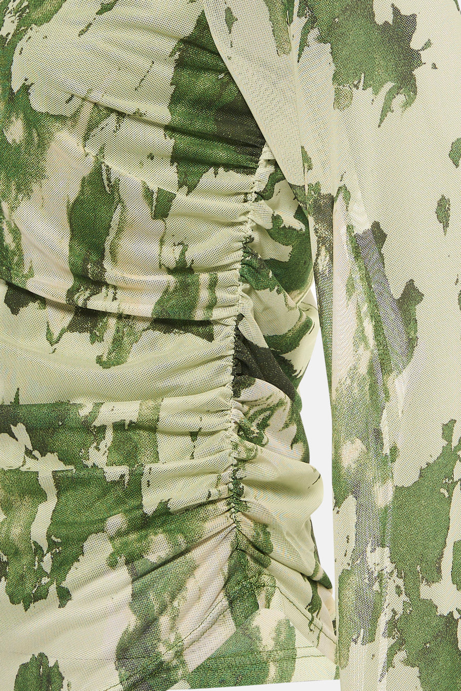 T-shirt à manches longues vert de JDY, imprimé camouflage avec un effet plissé sur le côté.