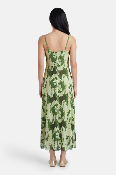 Groene jurk met patroon van JDY, achterkant.