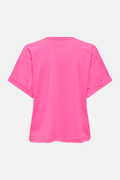 T-shirt rose de ONLY, manches courtes à revers, sur un fond blanc.