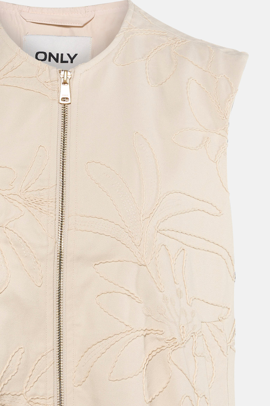 Beige mouwloos vest van ONLY, versierd met geborduurde bloemenpatronen, gouden ritssluiting.