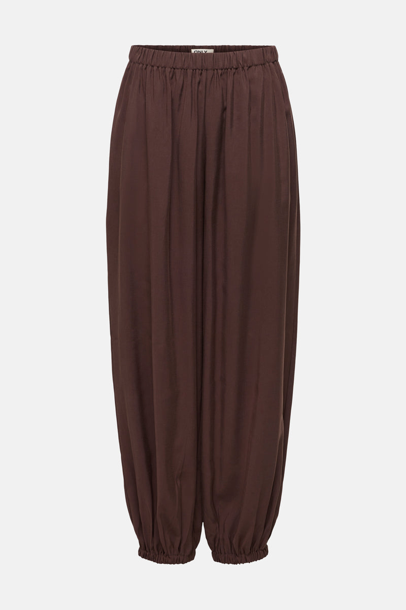 Bruine broek van ONLY® met elastische tailleband en gerimpelde enkels.