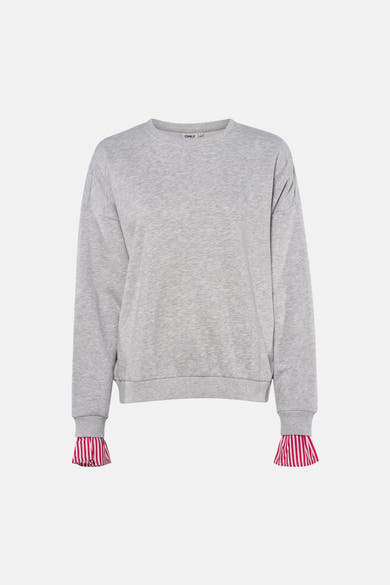 Sweat gris chiné col rond par ONLY® avec manches à revers rayés rouge et blanc, vue de face
