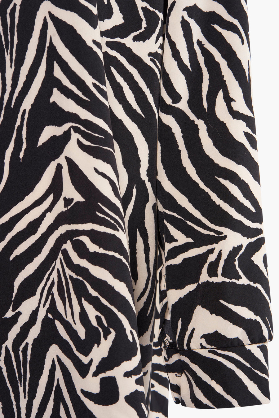 Multikleuren lange mouwen jurk van Terra di Siena, zebraprint, manchetdetail.
