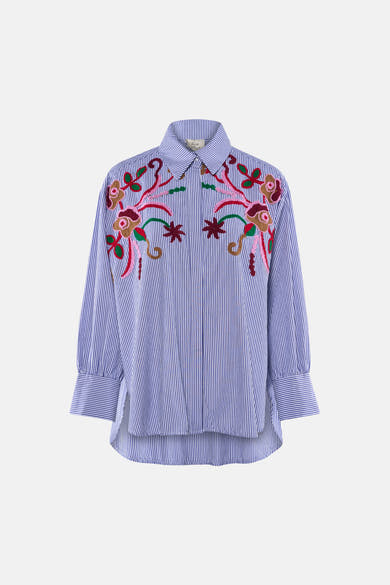 Chemise à manches longues rayée bleu et blanc de Terra di Siena, ornée de broderies florales multicolores.