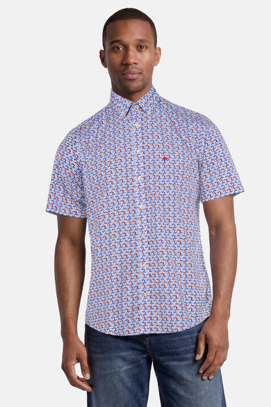 Multikleurig overhemd met korte mouwen van FYNCH-HATTON met blauw, rood en oranje geometrisch patroon, en rood parapluielogo.