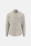 Chemise en lin kaki de FYNCH-HATTON, avec col boutonné, poche poitrine et logo arbre brodé.