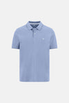 Polo bleu en coton piqué de FYNCH-HATTON, avec col et bords de manches rayés blanc, et petit logo arbre blanc brodé.