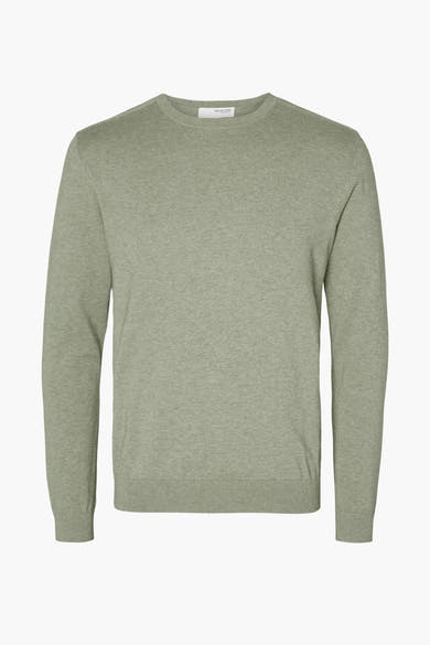 Pull vert en maille de Selected, sur fond uni.