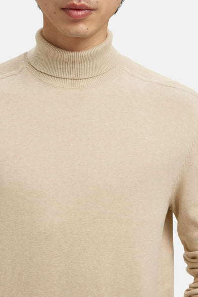 Beige coltrui van SELECTED, met geribde gebreide kraag en schouders.