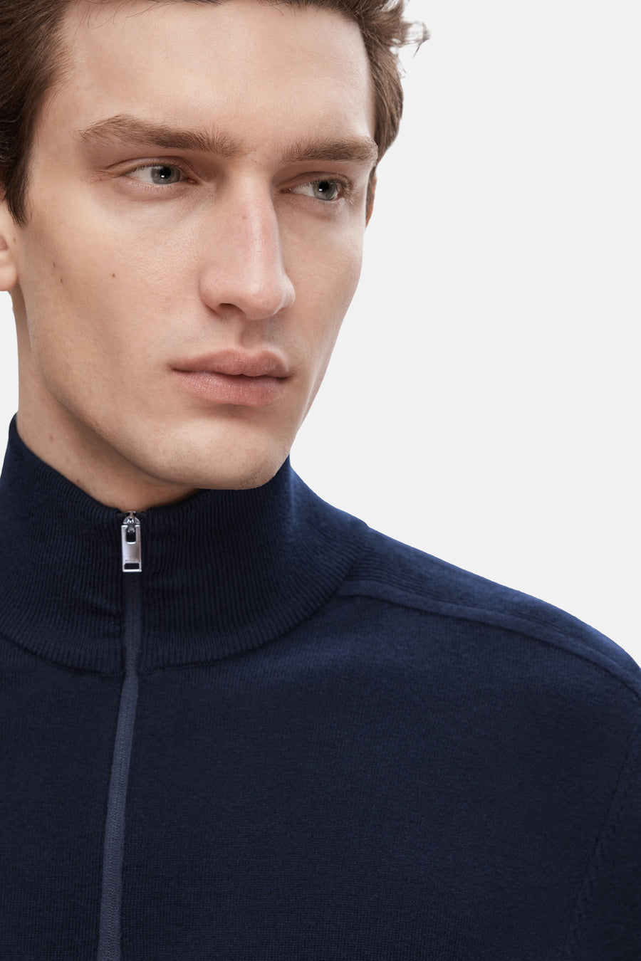 Pull bleu marine de SELECTED, avec fermeture éclair partielle et col montant.
