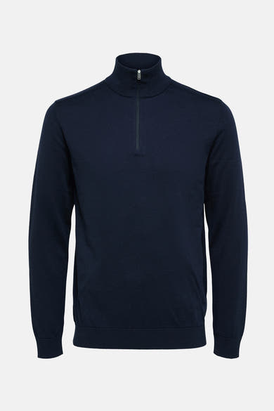 Pull bleu à col montant zippé de SELECTED, en maille fine.