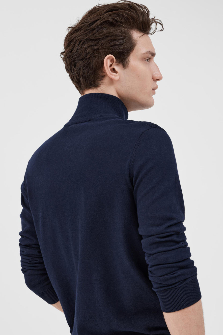 Pull bleu à col roulé de SELECTED, avec manches longues.