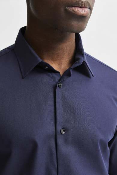 Blauwe blouse met lange mouwen van SELECTED, met subtiele textuur en zichtbare knopen.