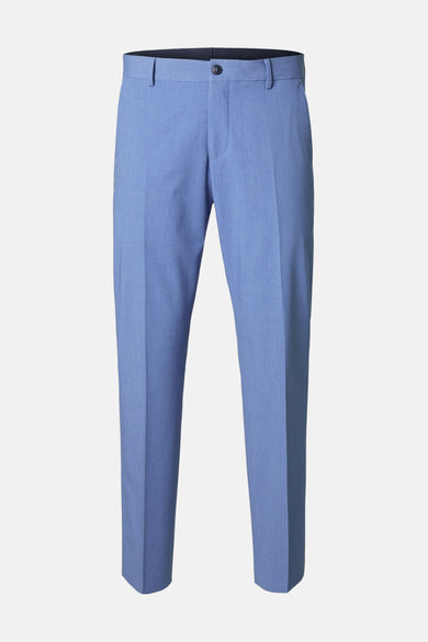 Pantalon de costume bleu par SELECTED, coupe slim et détails de couture soignés.