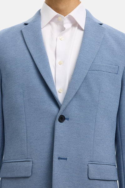 Blauwe blazer van SELECTED met enkele knoopsluiting, een paspelborstzak en een subtiele textuur.