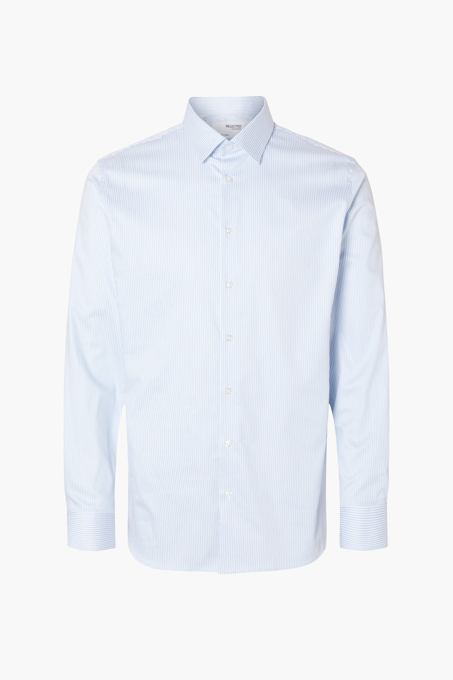 Chemise à manches longues blanche à rayures bleues de SELECTED HOMME, présentée boutonnée sur fond blanc.
