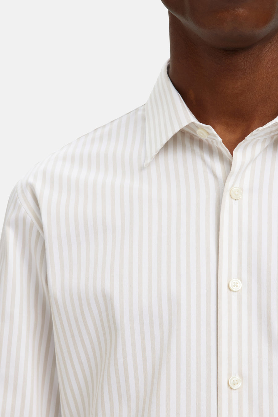 Chemise à manches longues beige rayée de SELECTED, avec une patte de boutonnage.