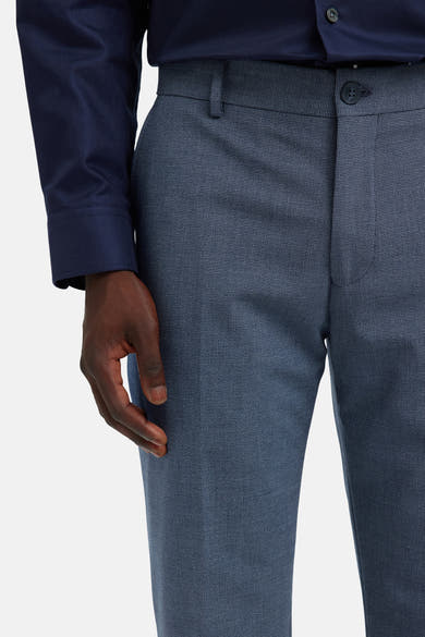 Pantalon de costume bleu de SELECTED, avec un motif subtil et une texture raffinée.