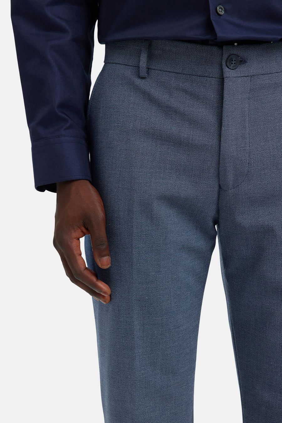 Pantalon de costume bleu de SELECTED, avec un motif subtil et une texture raffinée.