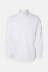 Chemise blanche à manches longues de SELECTED, avec un motif à petits pois bleus subtil.