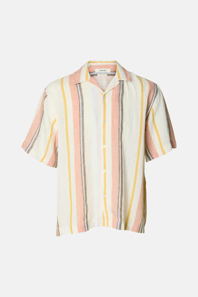 Chemise multicolore de SELECTED à rayures verticales crème, pêche, jaune, marron et bleu clair, avec col ouvert et manches courtes.