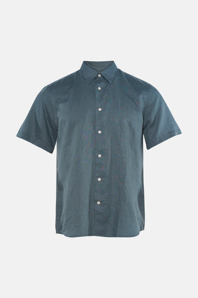 Chemise à manches courtes verte de SELECTED, avec col classique et boutons blancs sur le devant.