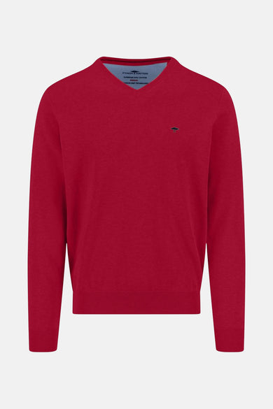 Pull à col en V rouge de FYNCH-HATTON avec logo brodé discret sur la poitrine.
