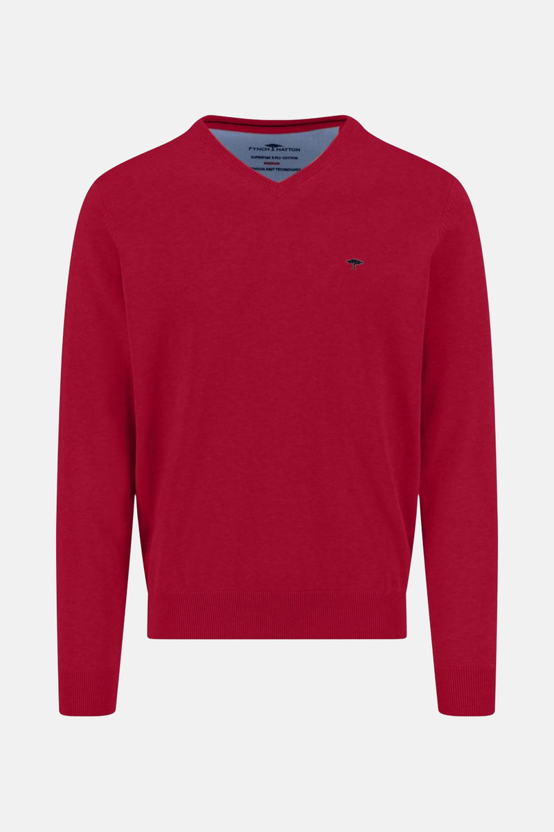 Pull à col en V rouge de FYNCH-HATTON avec logo brodé discret sur la poitrine.
