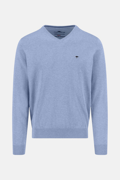 Pull à col en V bleu de FYNCH-HATTON, avec logo discret brodé sur la poitrine.