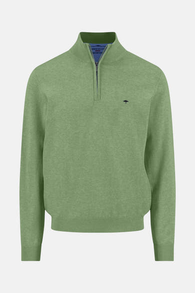 Pull vert à col roulé de FYNCH-HATTON, avec fermeture éclair et logo discret.